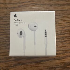 Brand NEW Apple EarPods with 3.5mm Plug - White - box never opened